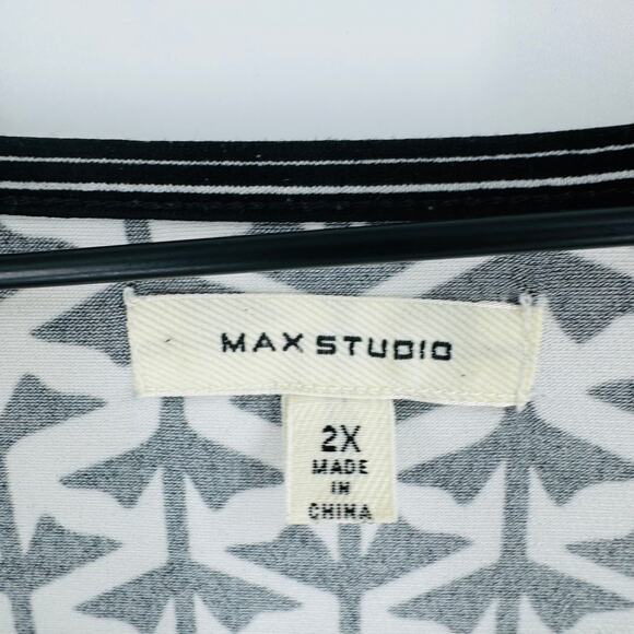 Max Studio Black White Geometric Print Scoop Neck Top Size 2X - Picture 3 of 8